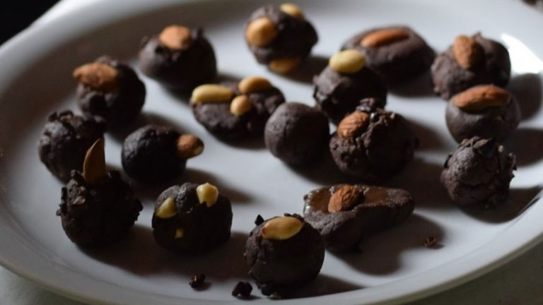 Learn how to make chocolate at Nicuesa Lodge