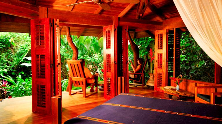 romantic-rainforest-retreat-celebrate-love-at-nicuesa